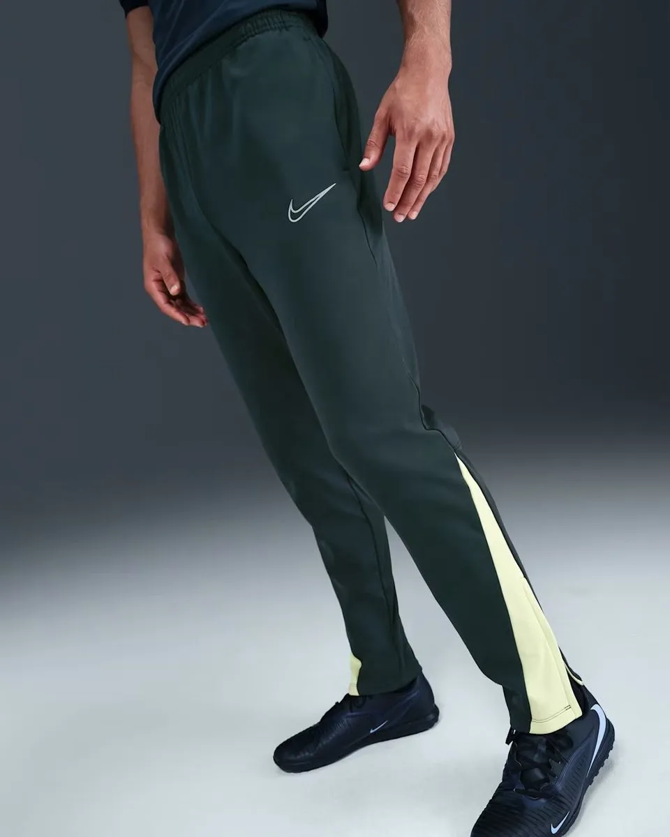 Nike Academy Winter Warrior Joggingbroek FB6814-390 - M - Groen