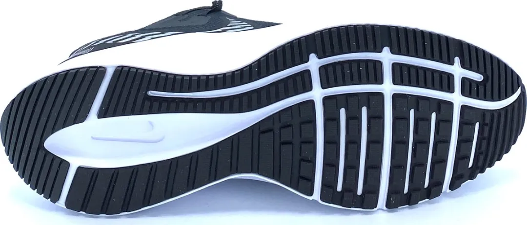 Nike Quest 3 Shield Hardloopschoenen 45.5 - Zwart/Wit