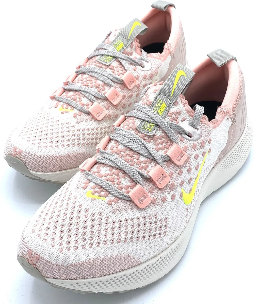 Nike React Escape RN DQ4924-600 Sneakers - Lichtroze - Maat 38