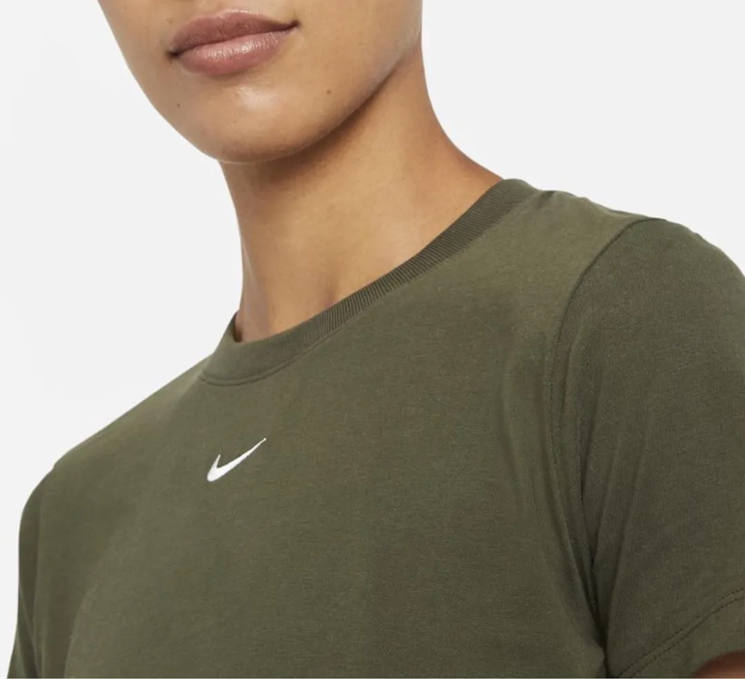 Nike Sportswear Essential Sportshirt CZ7339-325 - S - Donkergroen