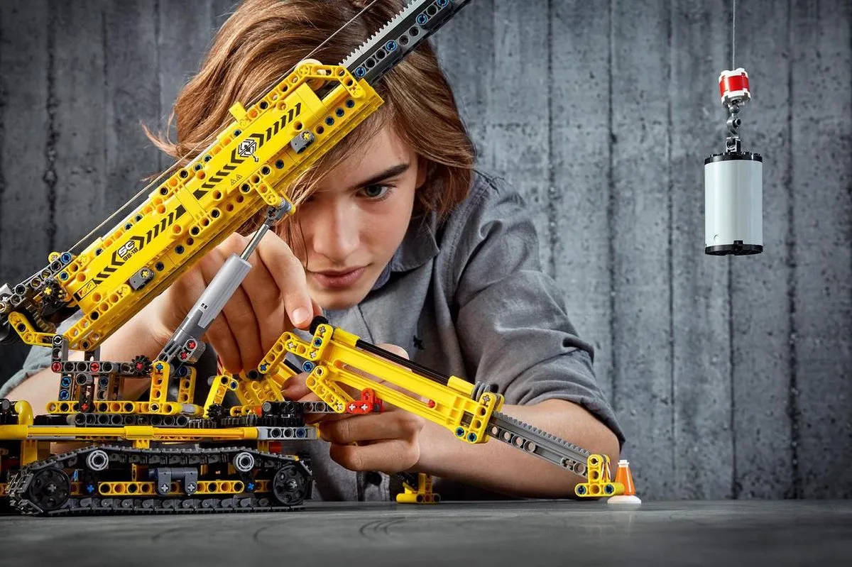 LEGO Technic Compacte Rupsband Kraan 42097 - 920 Stukken - afbeelding 5 van 6