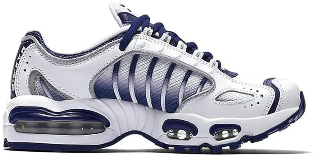 Nike Air Max Tailwind IV BQ9810-107 Sportschoenen - 36 - Grijs