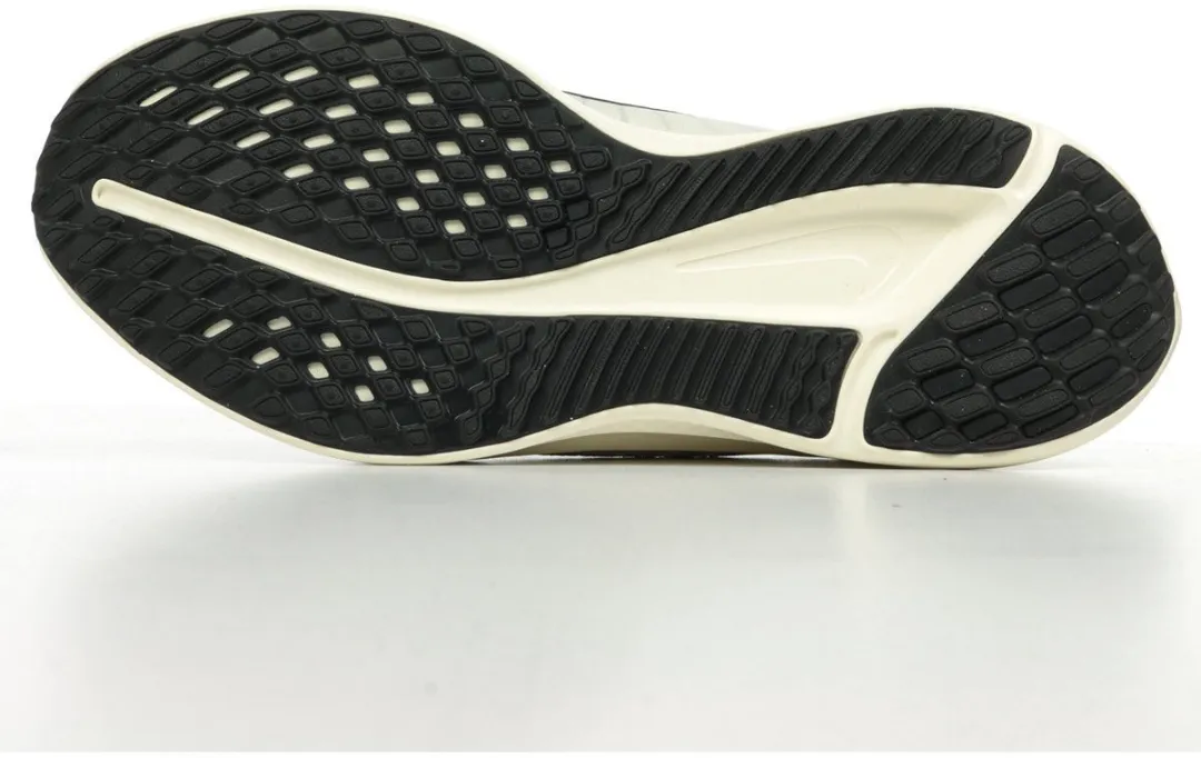 Nike Quest 5 Sportschoen 42 - Gebroken Wit