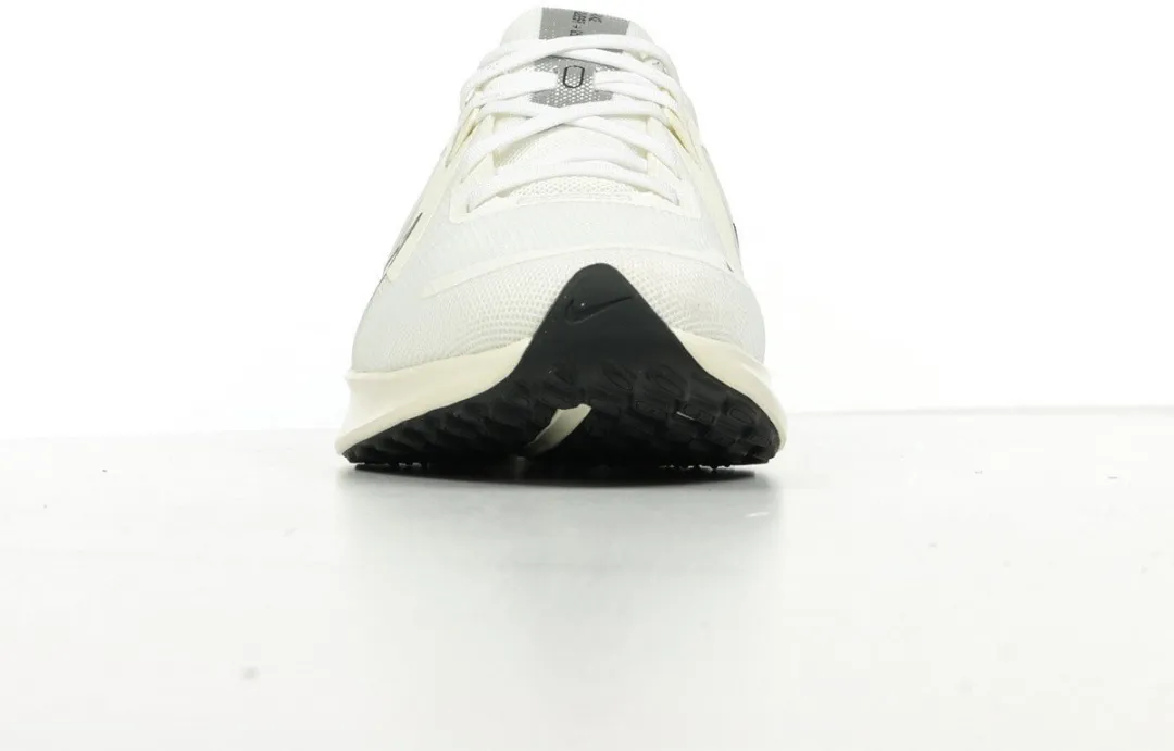Nike Quest 5 Sportschoen 42 - Gebroken Wit