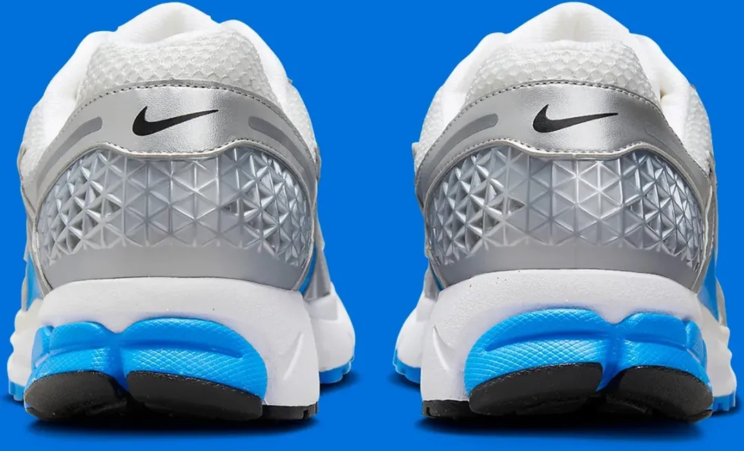 Nike Zoom Vomero 5 FJ4151-100 - Sportschoen 42.5