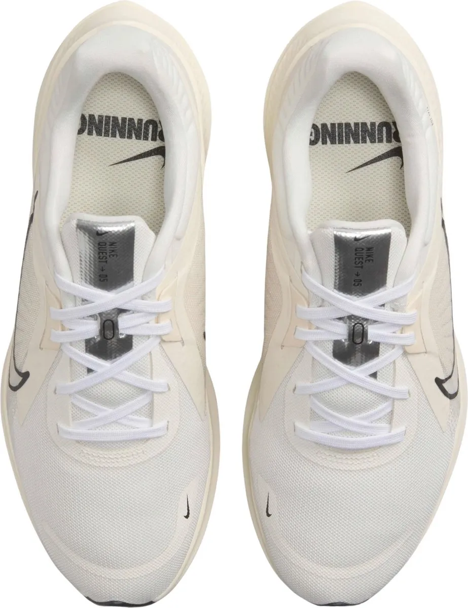 Nike Quest 5 Hardloopschoenen DD9291-104 - Maat 37.5 - Lichtgeel/Zwart/Wit