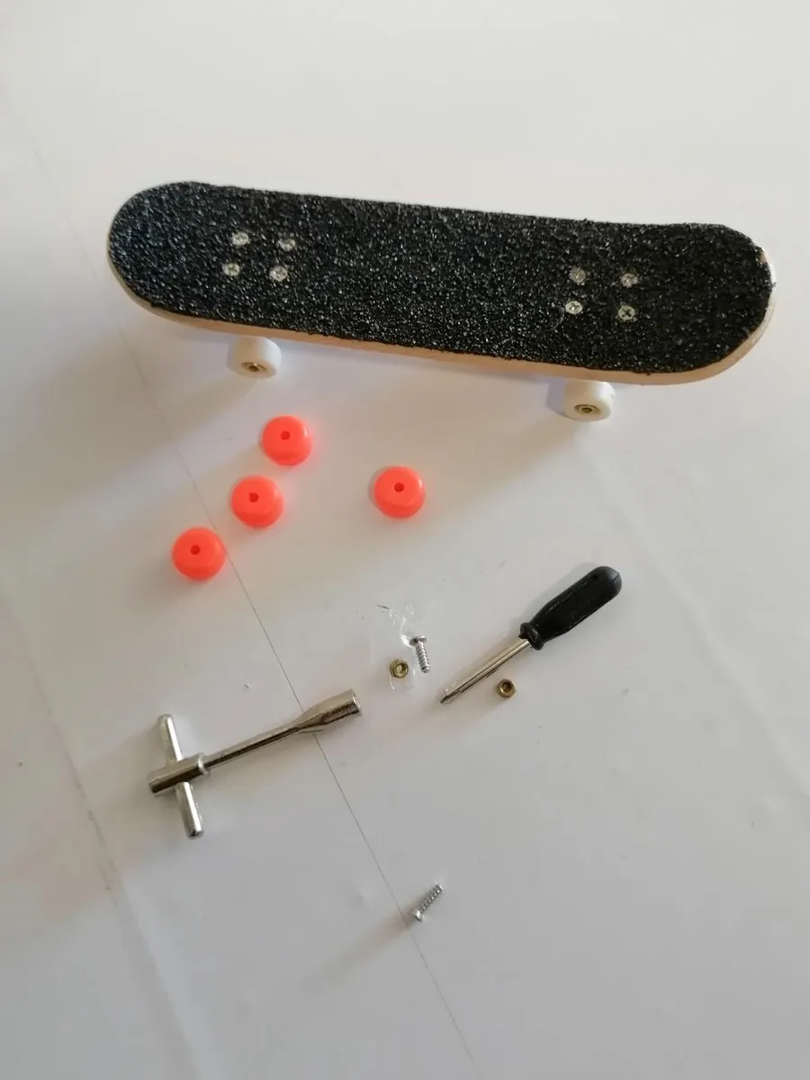 Total Mini Finger Skateboard