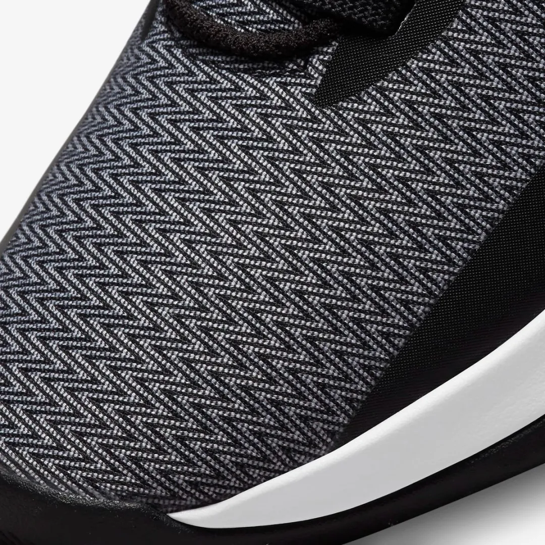 Nike Precision VI Sportschoenen 44.5 - Zwart/Wit