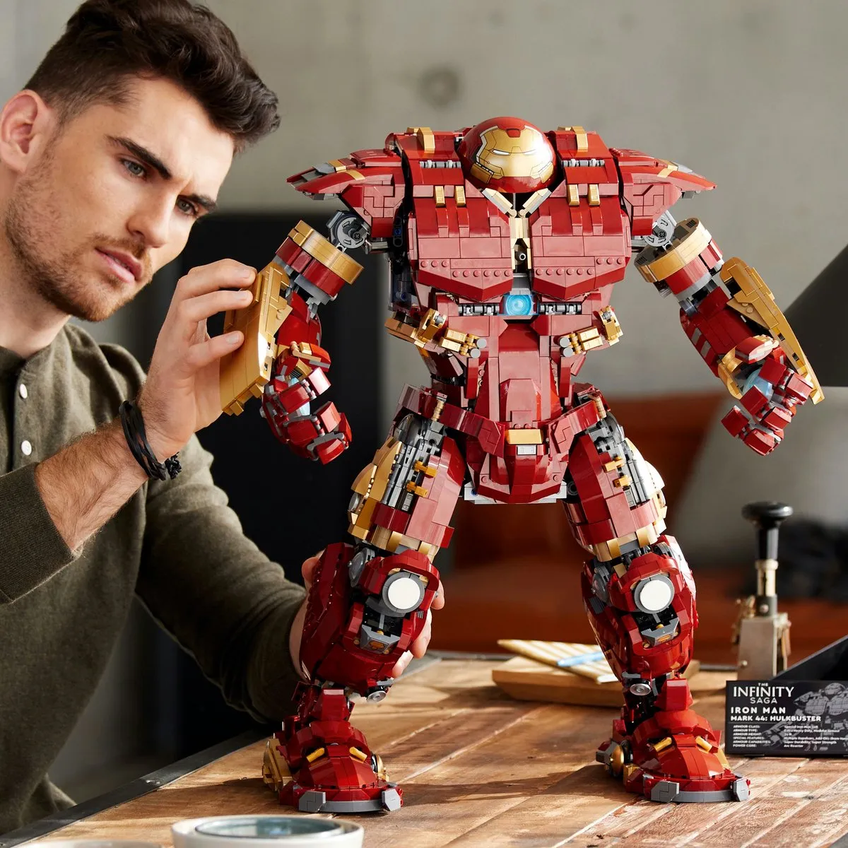 LEGO Marvel Hulkbuster 76210 - 4049 Stukken - Meerkleurig