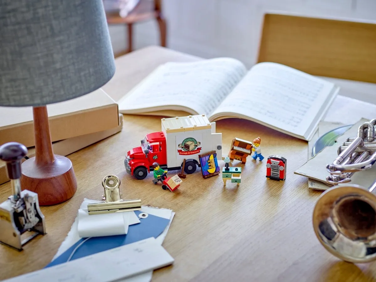 LEGO Icons Verhuiswagen 301 Stenen - Meerkleurig - afbeelding 6 van 6