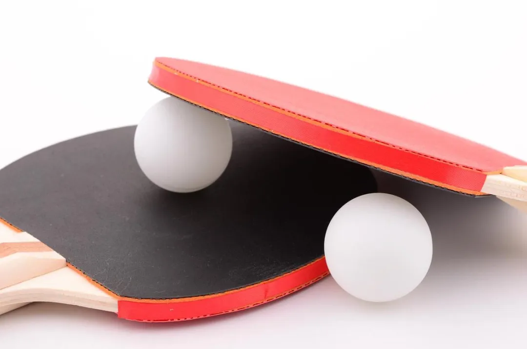 Johntoy Tafeltennis Set 5-delig - 2 Ballen, 2 Batjes