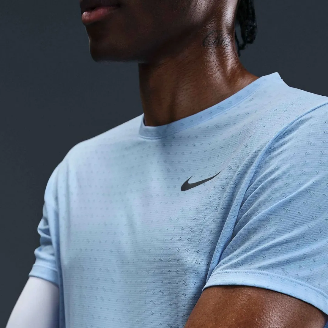 Nike Dri-FIT Miller Breathe Shirt Heren S - Lichtblauw