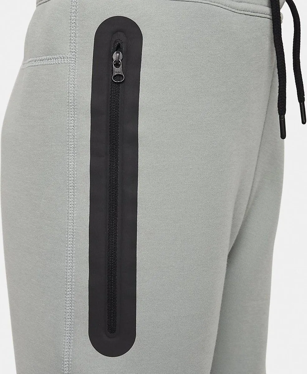 Nike Sportswear Tech Fleece Joggingbroek FD3287-330 - Mica Green - Maat 140/152
