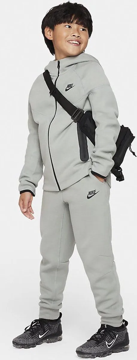 Nike Sportswear Tech Fleece Joggingbroek FD3287-330 - Mica Green - Maat 140/152