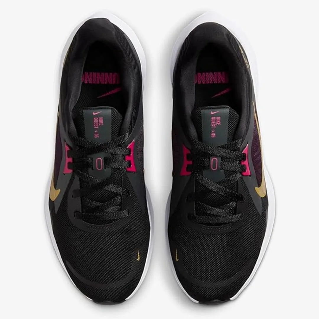 Nike Quest 5 Sportschoen - Zwart/Paars - 36,5