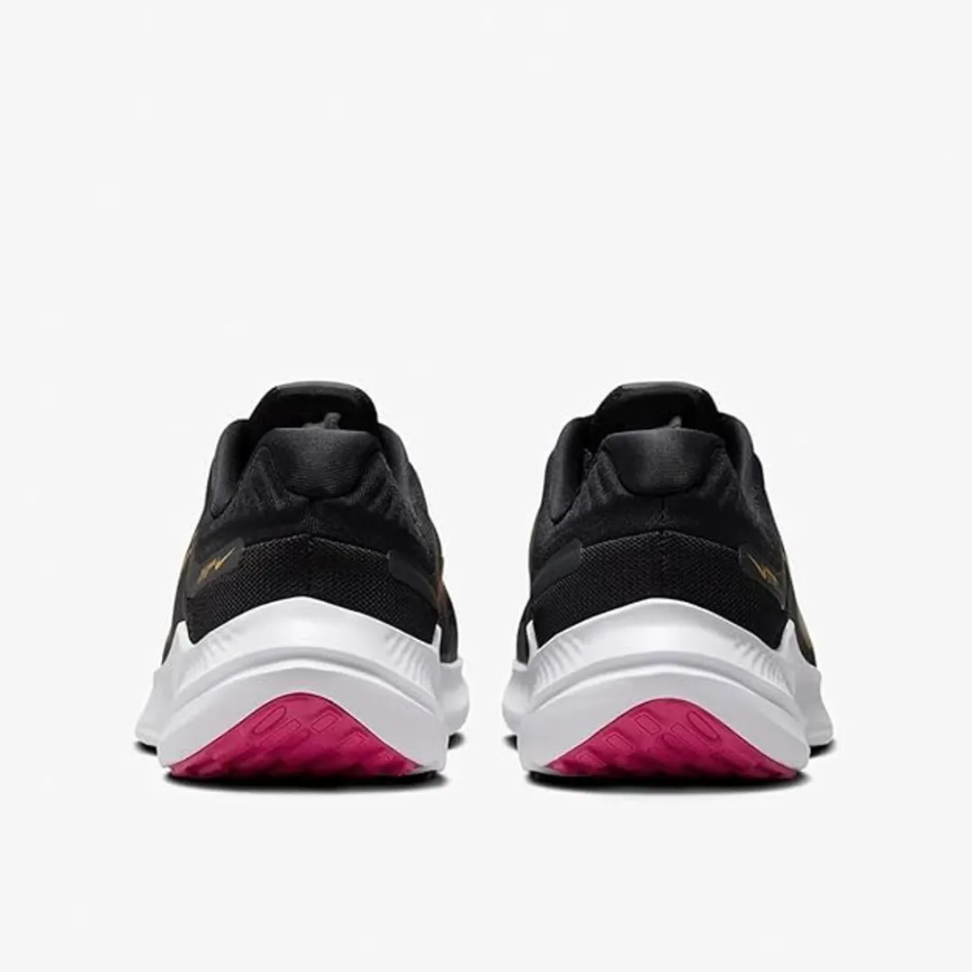Nike Quest 5 Sportschoen - Zwart/Paars - 36,5