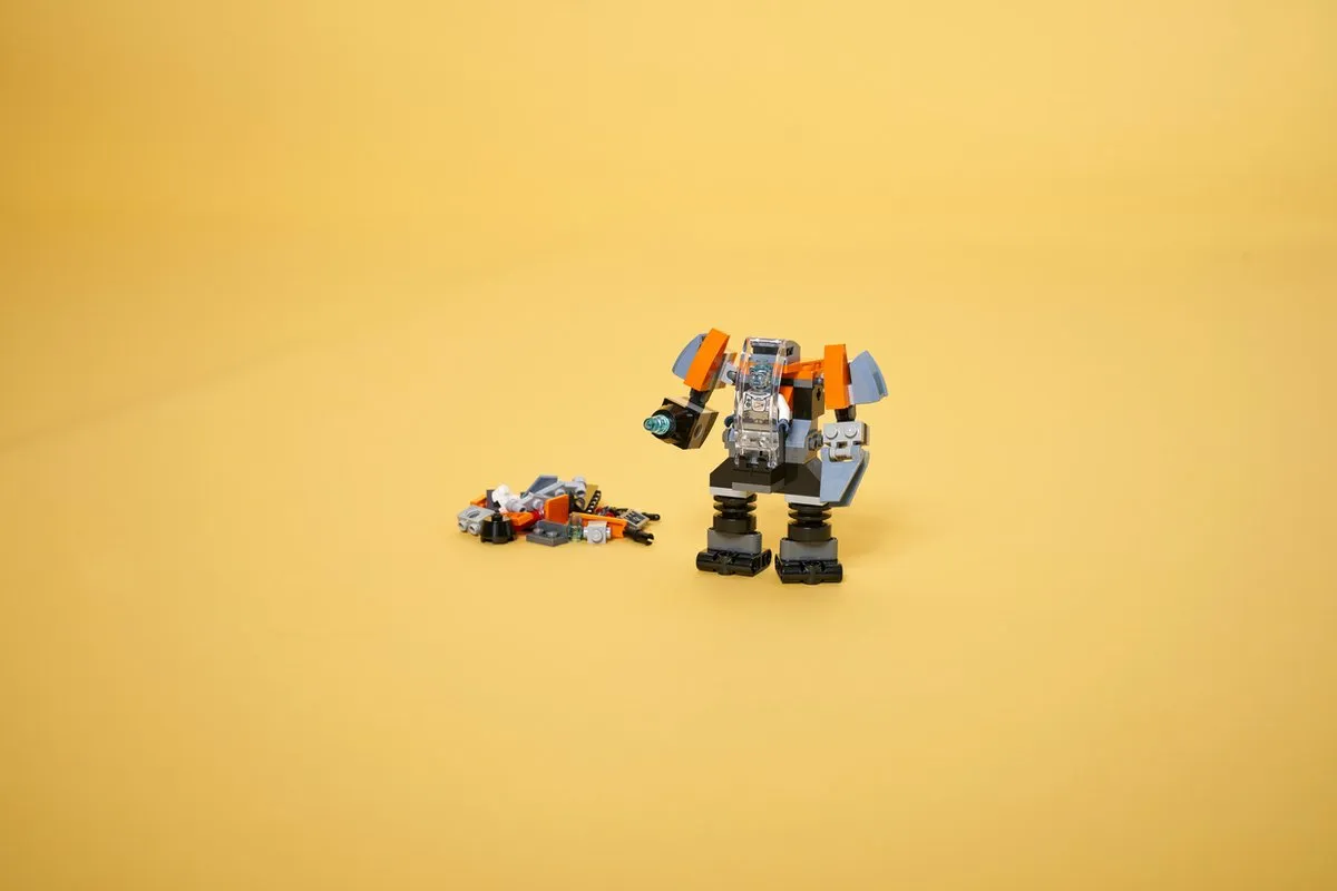 LEGO Creator Cyber Drone 31111 - 564 Stukken - afbeelding 3 van 6