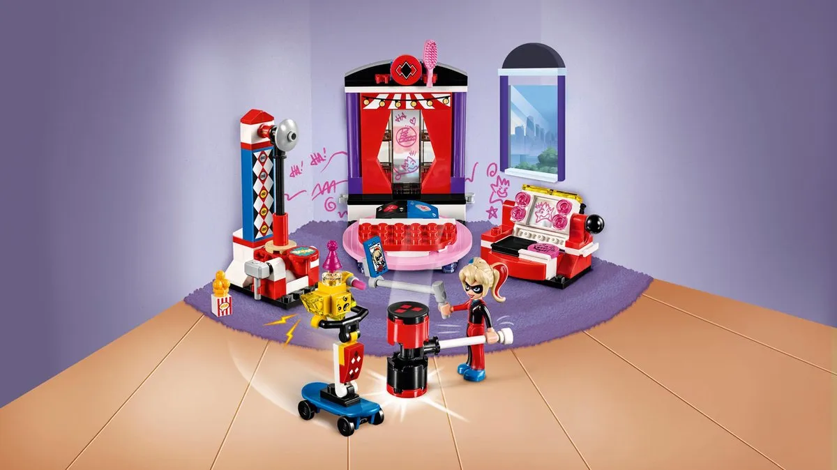 LEGO DC Super Hero Girls Harley Quinn Nachtverblijf 41236 - afbeelding 4 van 6