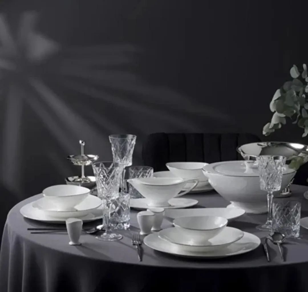 Jumbo Moon Platina Serviesset 64-delig - 12 Personen - Bone China - Wit met Platinum rand