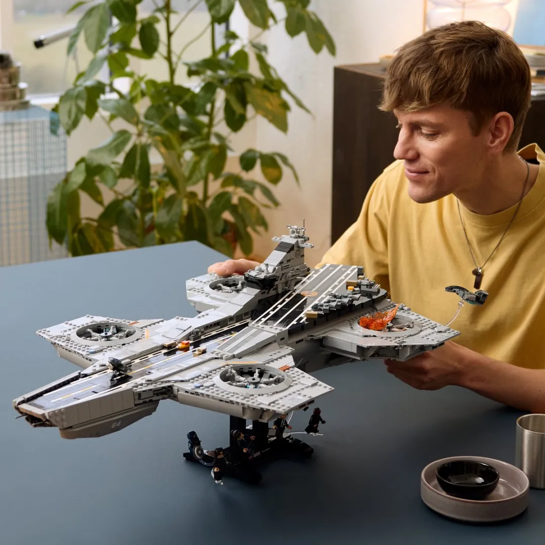 LEGO Marvel S.H.I.E.L.D. Helicarrier 76354 - 3057 Stukken