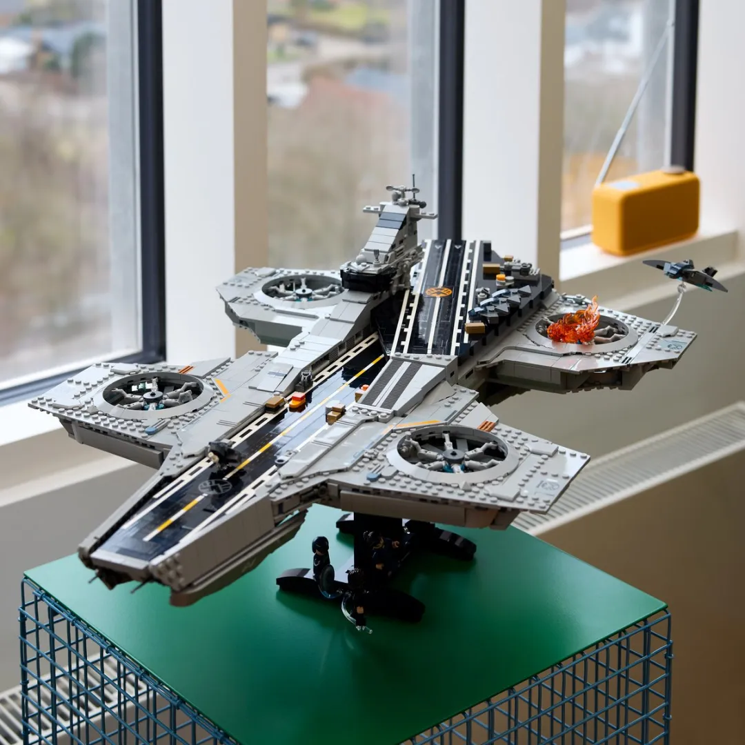 LEGO Marvel S.H.I.E.L.D. Helicarrier 76354 - 3057 Stukken