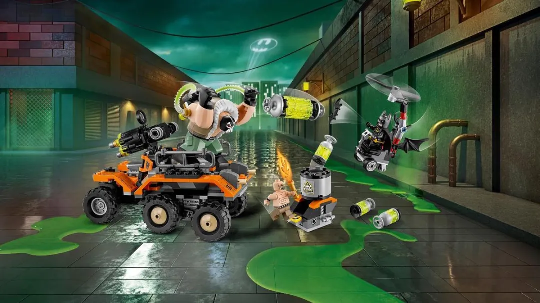 LEGO Batman Bane Giftruck Aanval - 366 Stukken - Geel