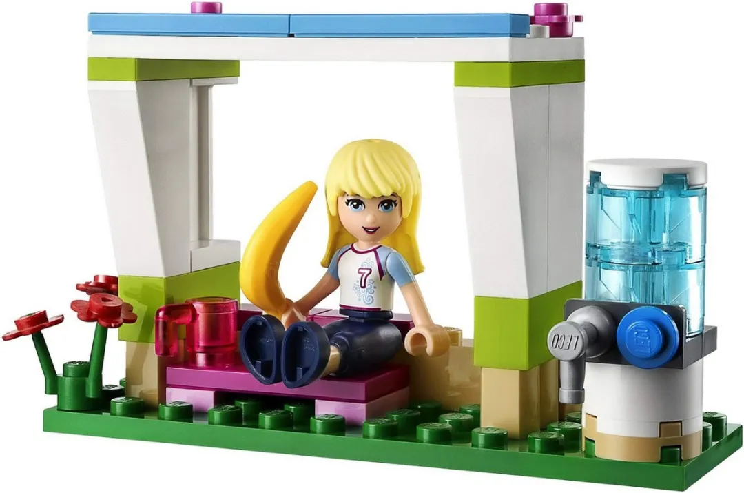 LEGO Friends Stephanie Voetbaltraining 41011
