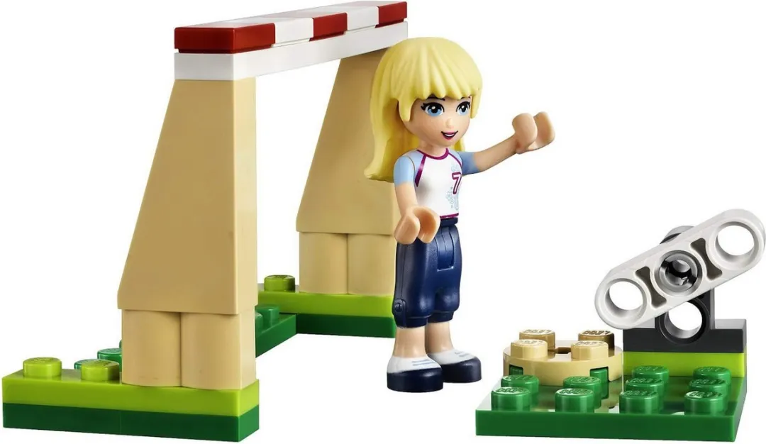 LEGO Friends Stephanie Voetbaltraining 41011