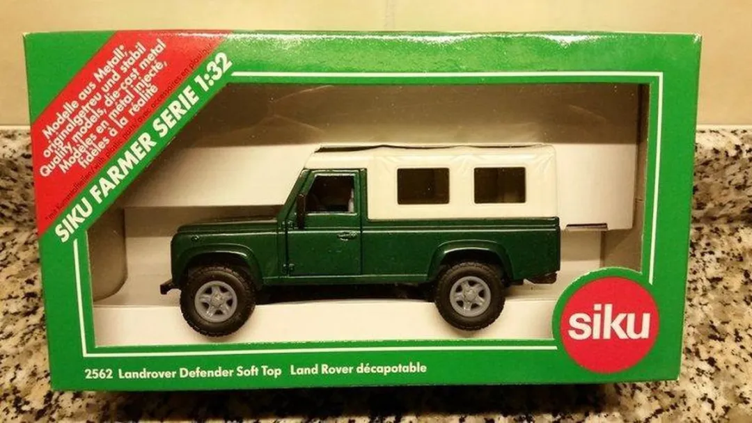 SIKU Farmer 2562 Land Rover Defender Soft Top