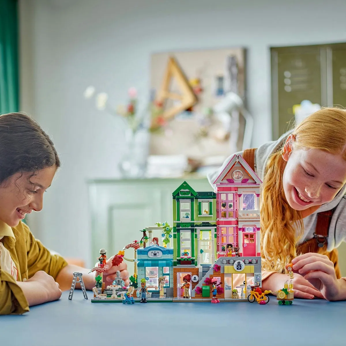 LEGO Friends Heartlake City Appartementen & Winkels 42670 - 2040 Stukken