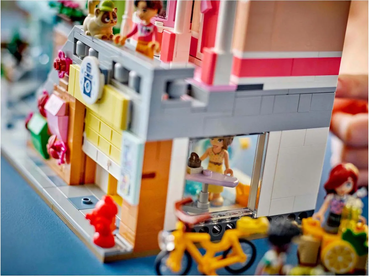 LEGO Friends Heartlake City Appartementen & Winkels 42670 - 2040 Stukken