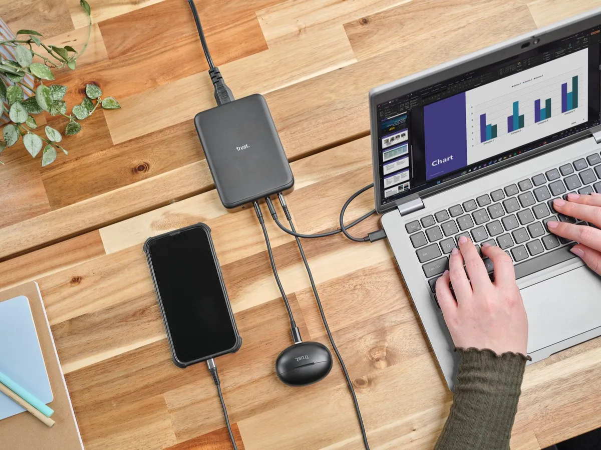 Trust Maxo Laptoplader 240W USB-C - 4 Poorten - GaN - Zwart