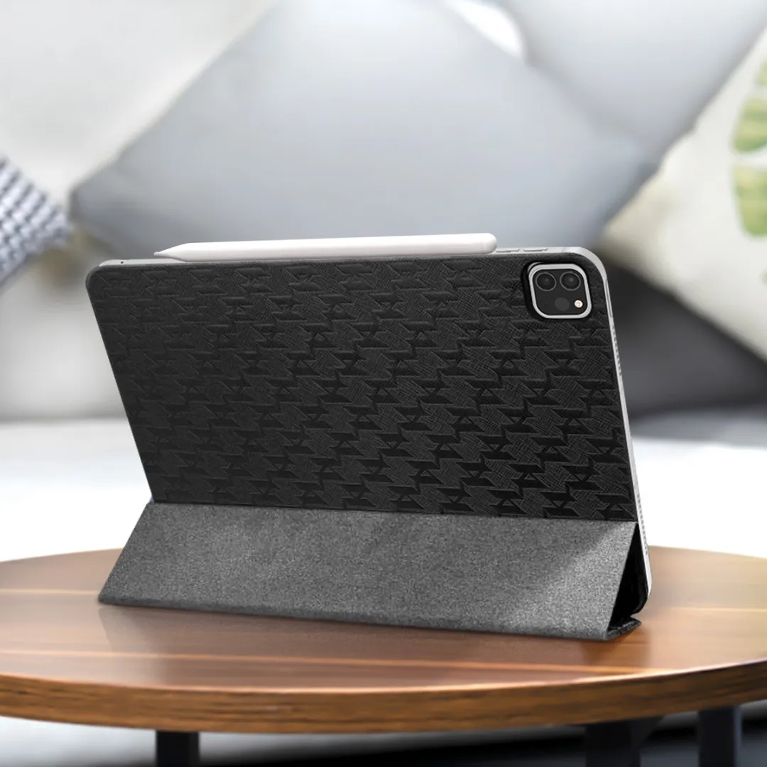 Karl Lagerfeld Ikonik NFT Hoesje iPad 11 M4 2026 - Zwart