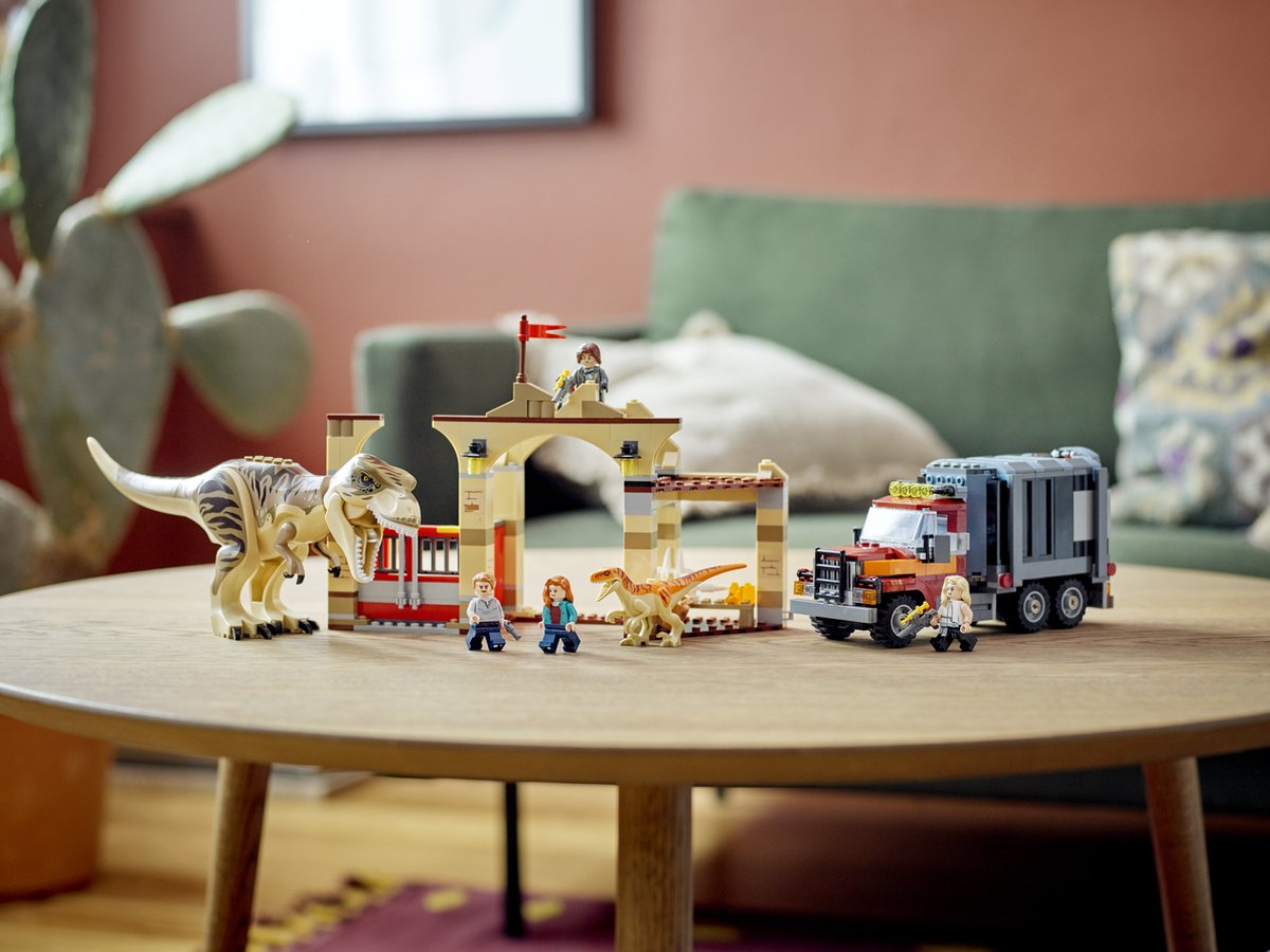 LEGO Jurassic World T. Rex & Atrociraptor Dinosaurus Ontsnapping - 76948