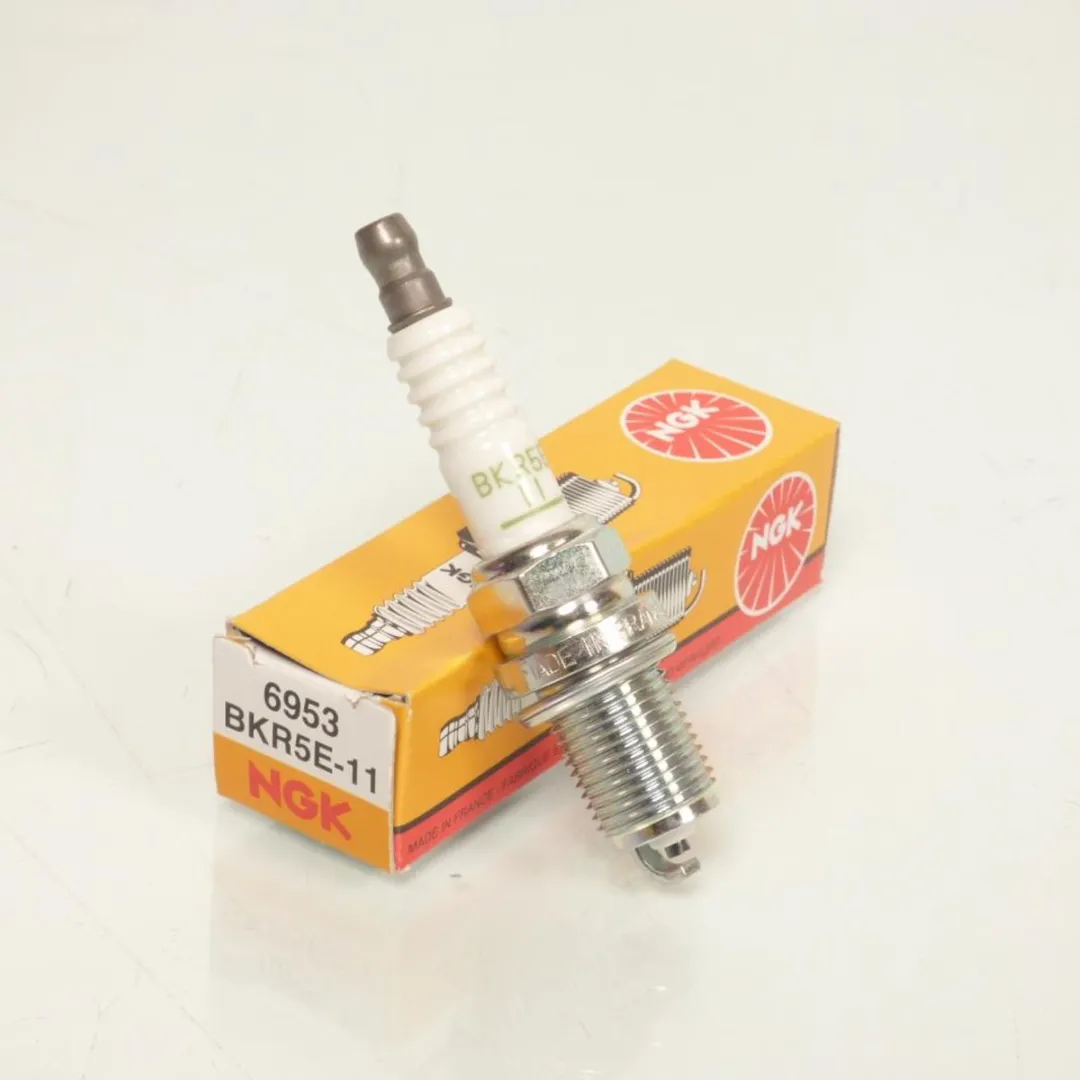 NGK BKR5E-11 Bougie - Wit