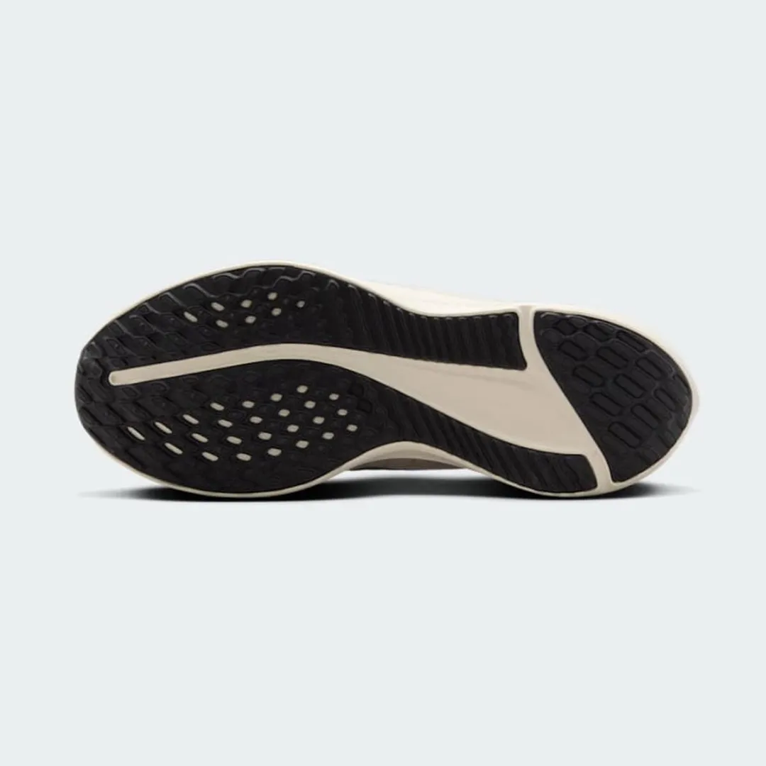 Nike Quest 5 Hardloopschoen 38.5 - Gebroken wit