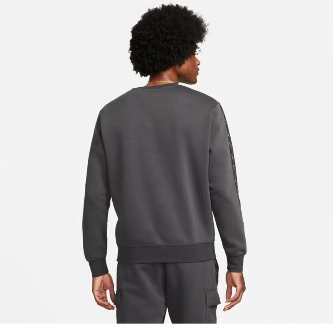 Nike Repeat Sweater DX2029-070 - Grijs/Goud - Maat L
