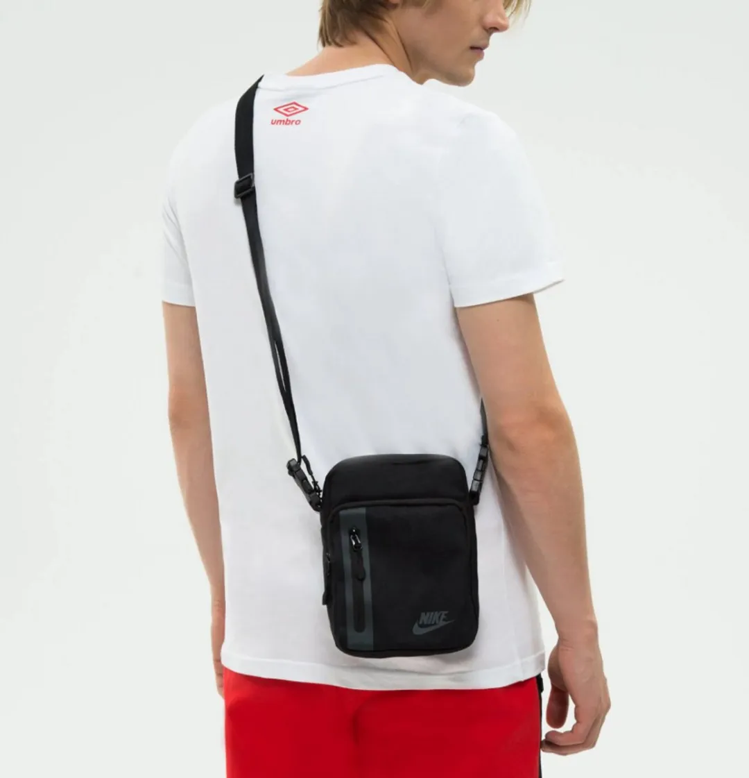 Nike Elemental Premium Crossbody 10L - Zwart