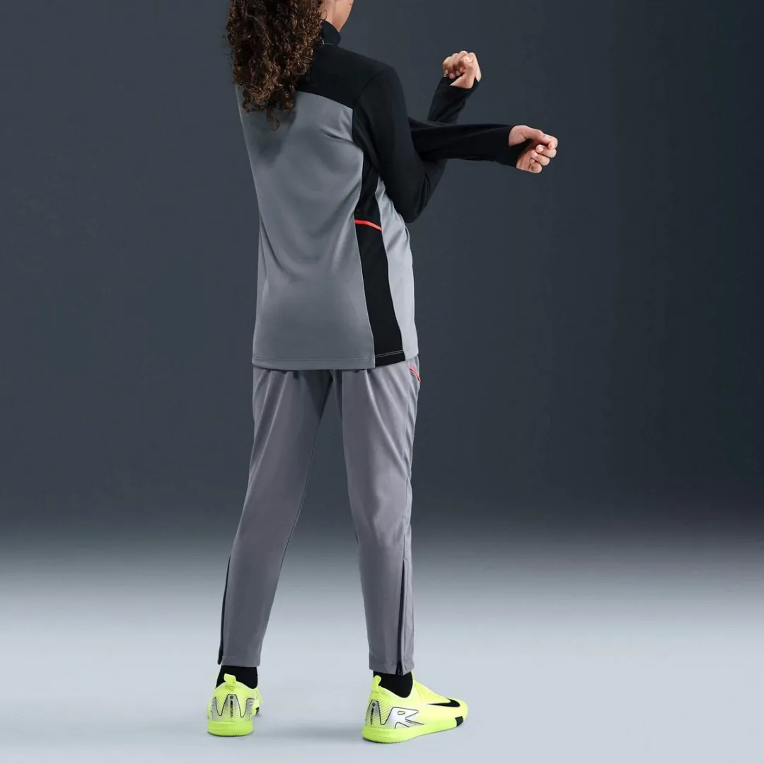 Nike Dri-FIT Academy 25 Trainingssweater Junior HJ3721-066 - Maat 140 - Grijs/Zwart/Rood - afbeelding 6 van 6