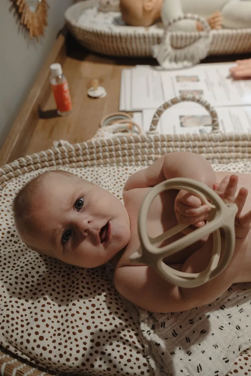 Mushie Teether Bal Shifting Sand