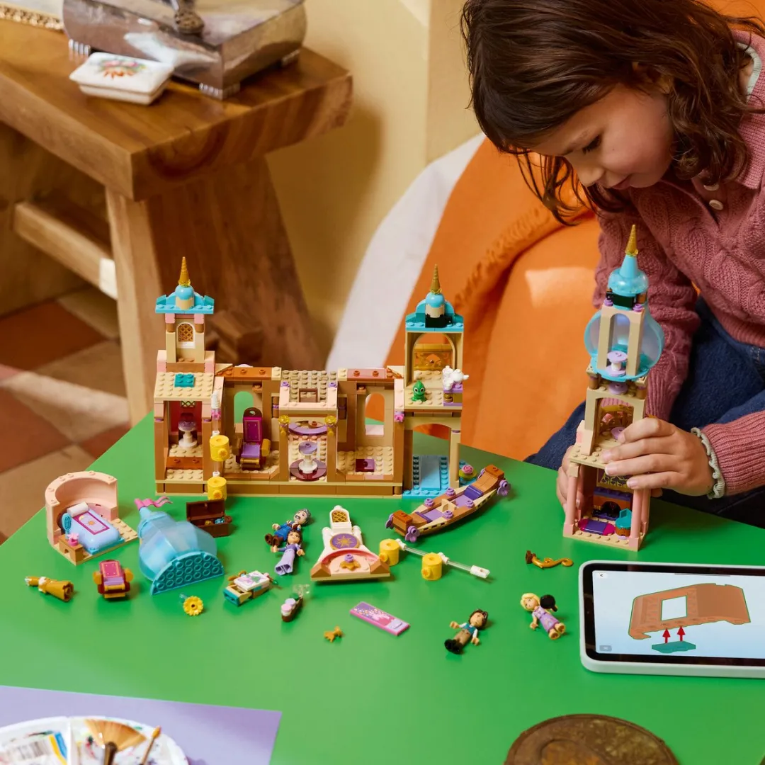 LEGO Disney Princess Rapunzels Kasteel 43297 - 676 Stukken - Multicolor