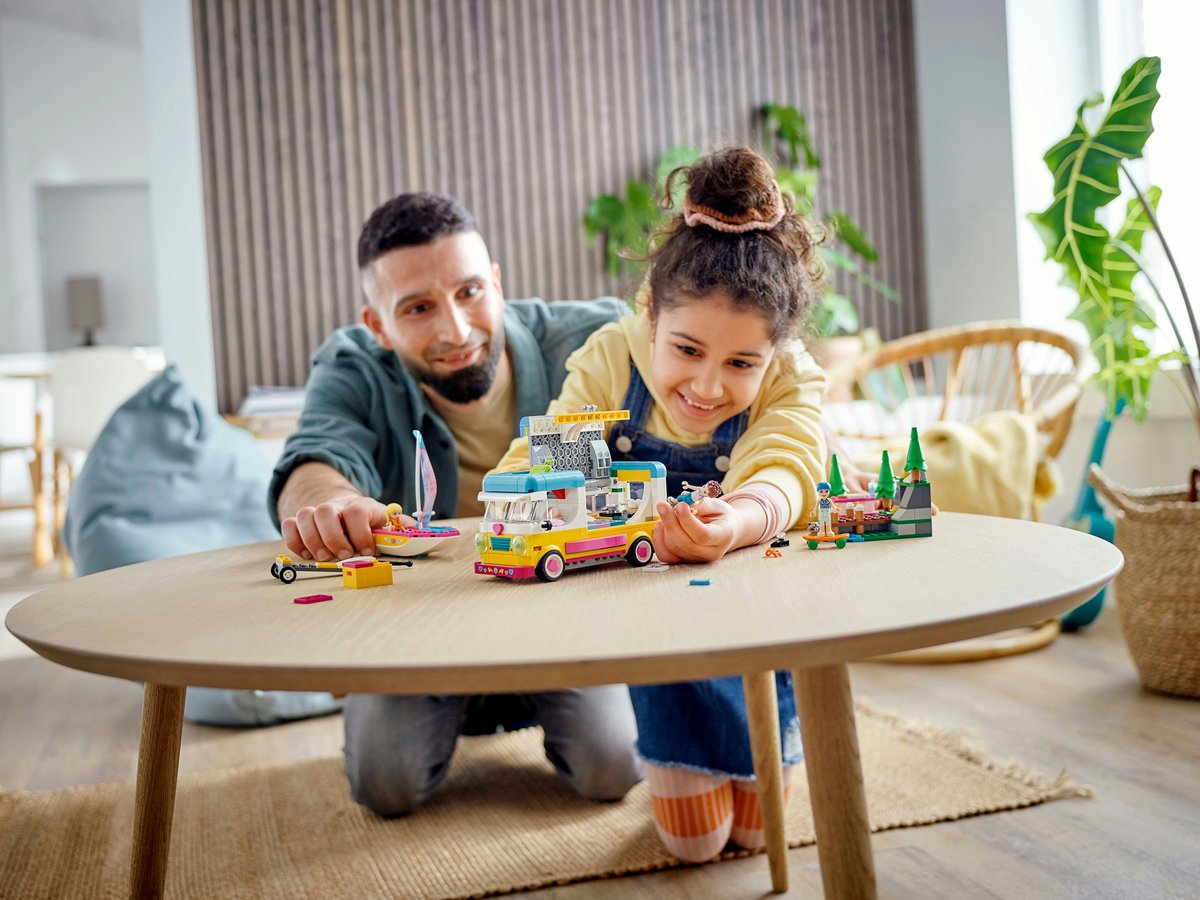 LEGO Friends Boscamper en Zeilboot - 41681