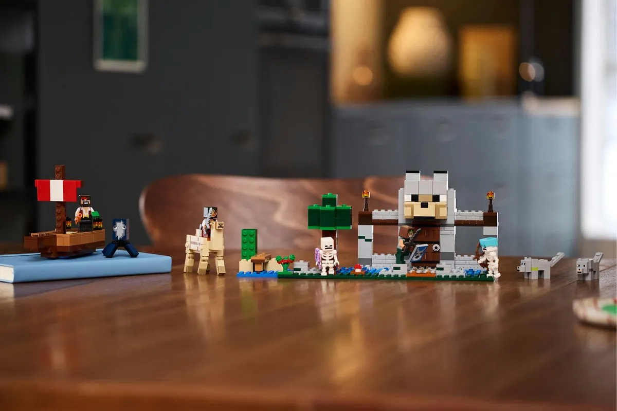 LEGO Minecraft De Wolvenburcht 21261 - 312 Stenen - Blauw