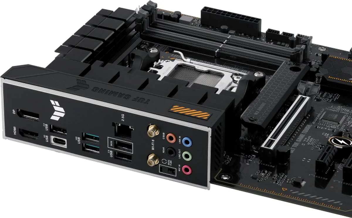 ASUS TUF GAMING A620-PRO WIFI AM5 - ATX