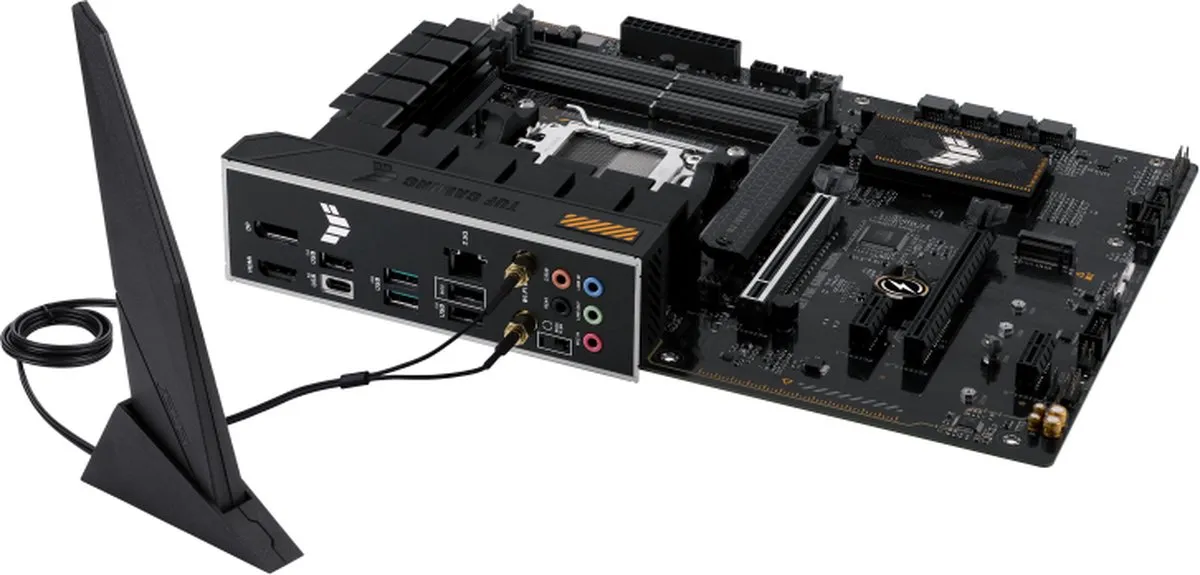 ASUS TUF GAMING A620-PRO WIFI AM5 - ATX