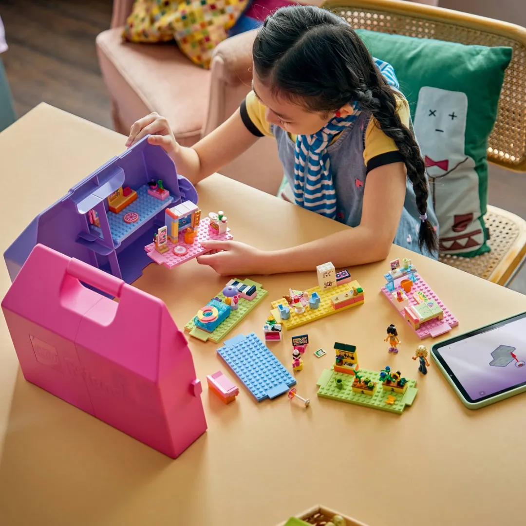 LEGO Friends Creatieve Poppenhuiskoffer 42697 - 355 Stukken