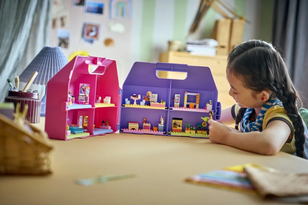 LEGO Friends Creatieve Poppenhuiskoffer 42697 - 355 Stukken - afbeelding 6 van 6