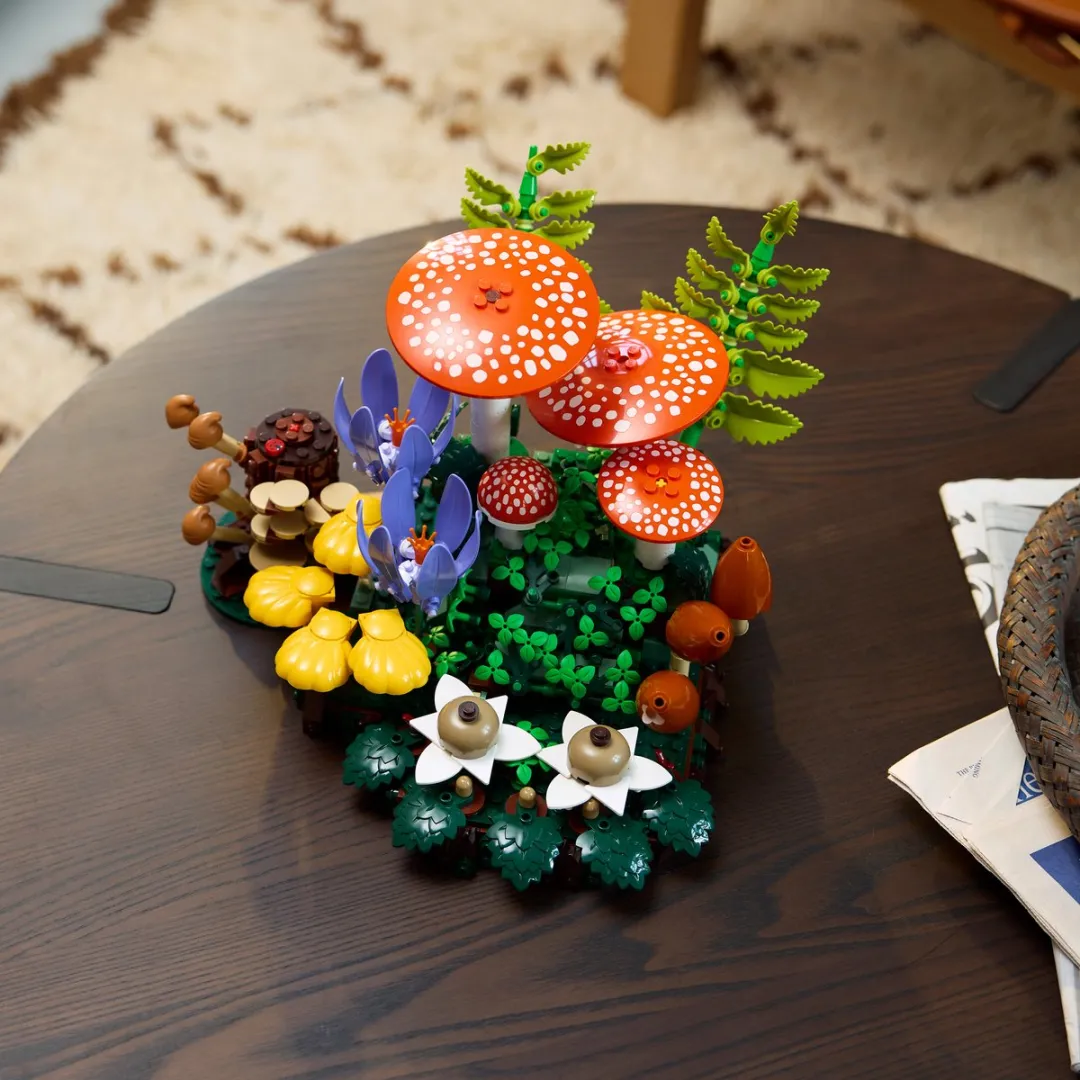 LEGO Botanicals Bospaddenstoelen 11505 - 806 Stukken - Multicolor