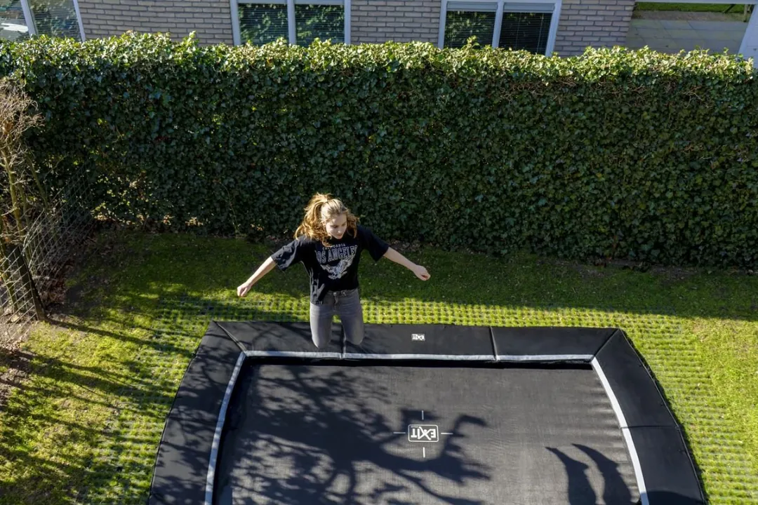 EXIT Dynamic Trampoline 244x427cm - Groundlevel - Zwart