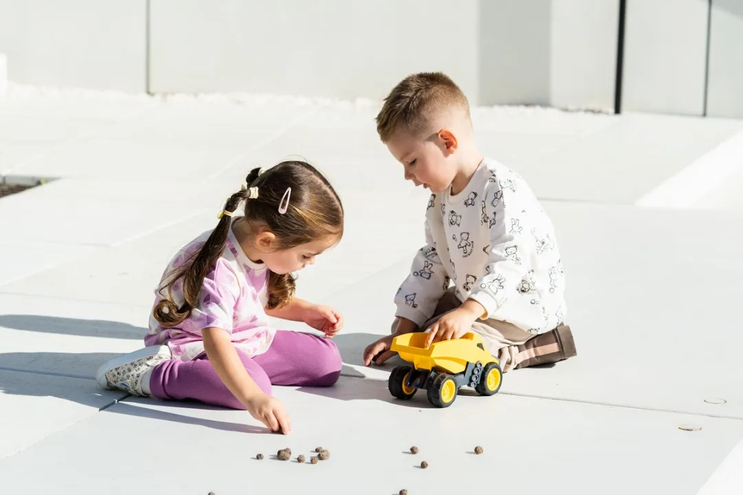 Klein Toys Kiepwagen 2115 - 22x11x12cm - Geel/Zwart